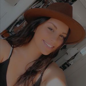 Meet your Posher, Ellie